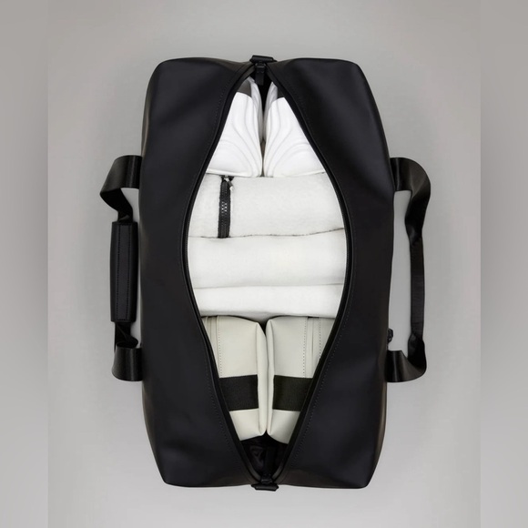 Rains Trail Gym Travel Overnight Bag Black New With Tag - Picture 2 of 8